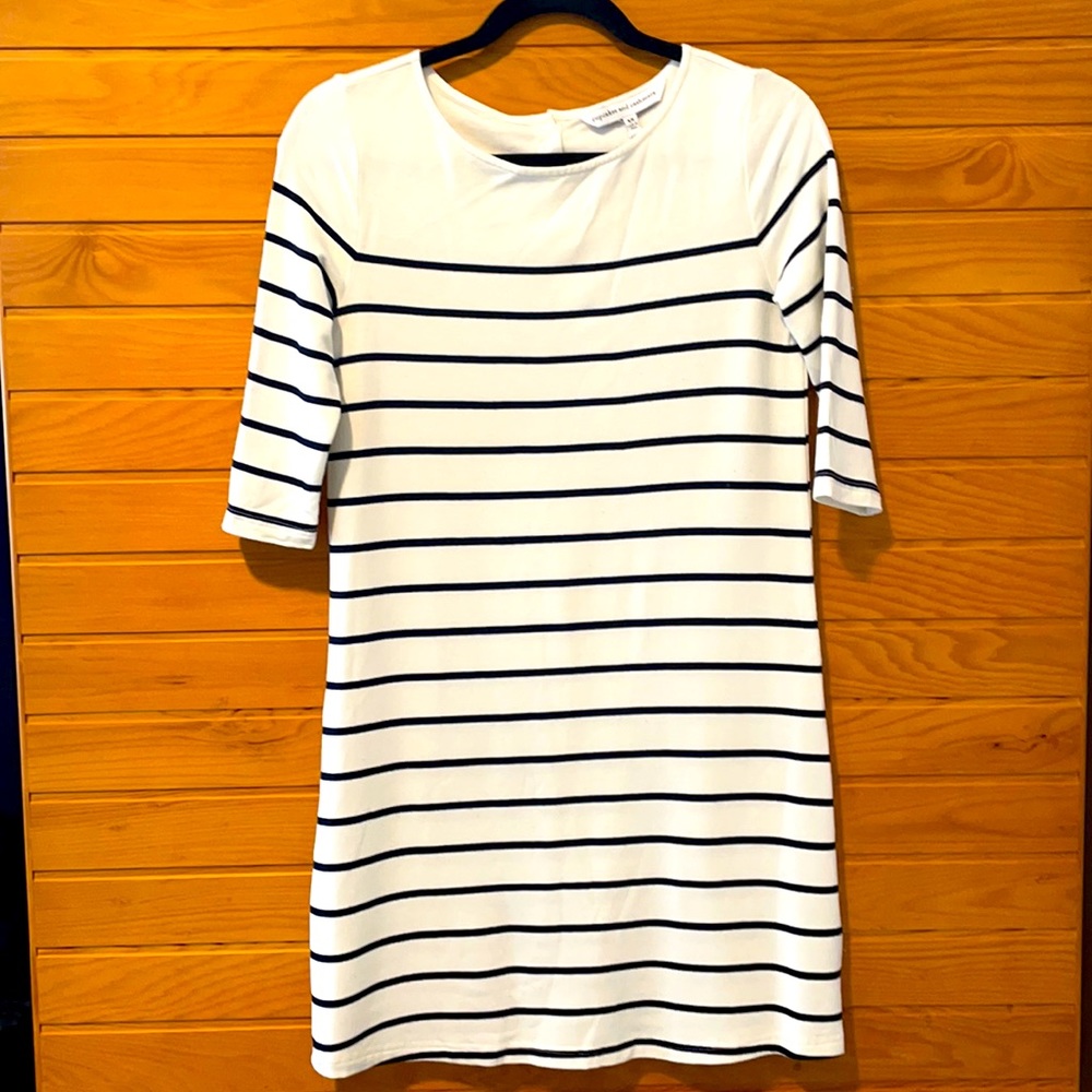 3/$15 🖤 Cupcakes and Cashmere Black & White Stripe Soft Knit Dress